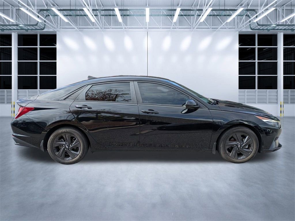 Used 2023 Hyundai Elantra SEL image 2