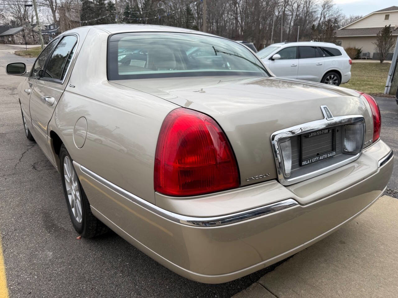 Used 2006 Lincoln Town Car Signature image 5