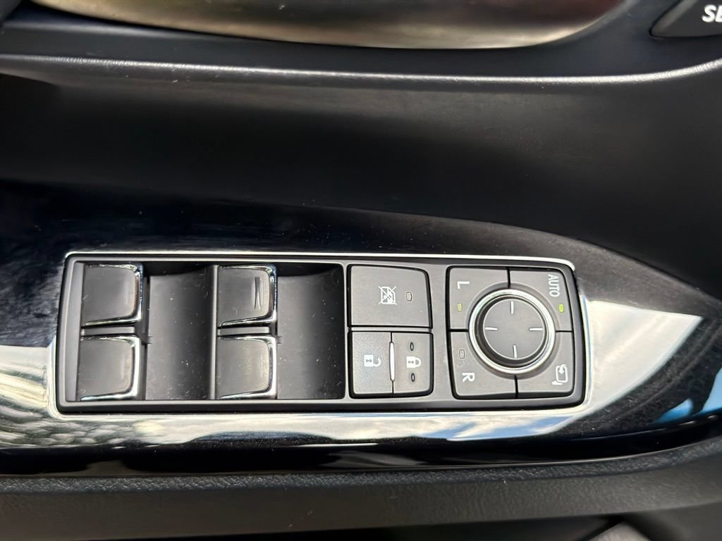 Used 2021 Lexus LX 570 4WD w/ Sport Package image 18