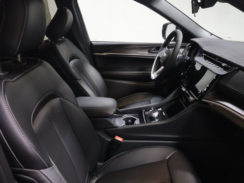New 2027 Jeep Grand Cherokee Limited AWD/4WD image 17