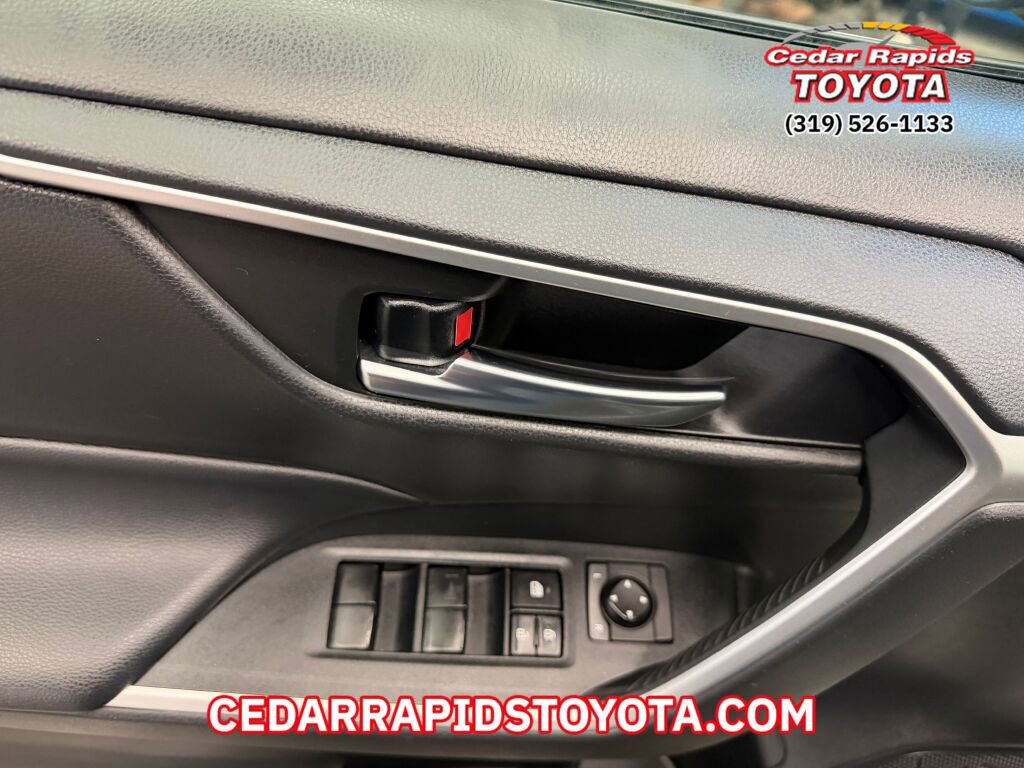 Used 2019 Toyota RAV4 XLE image 9