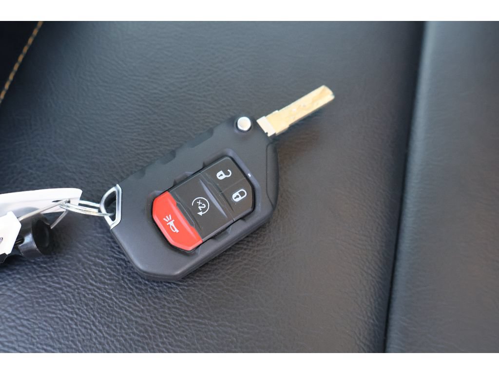 Used 2024 Jeep Wrangler Unlimited Sahara w/ Technology Group AWD/4WD image 34