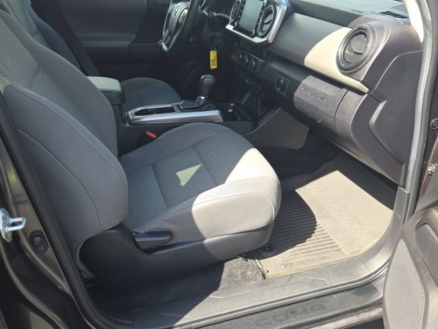 Used 2022 Toyota Tacoma SR5 RWD image 9