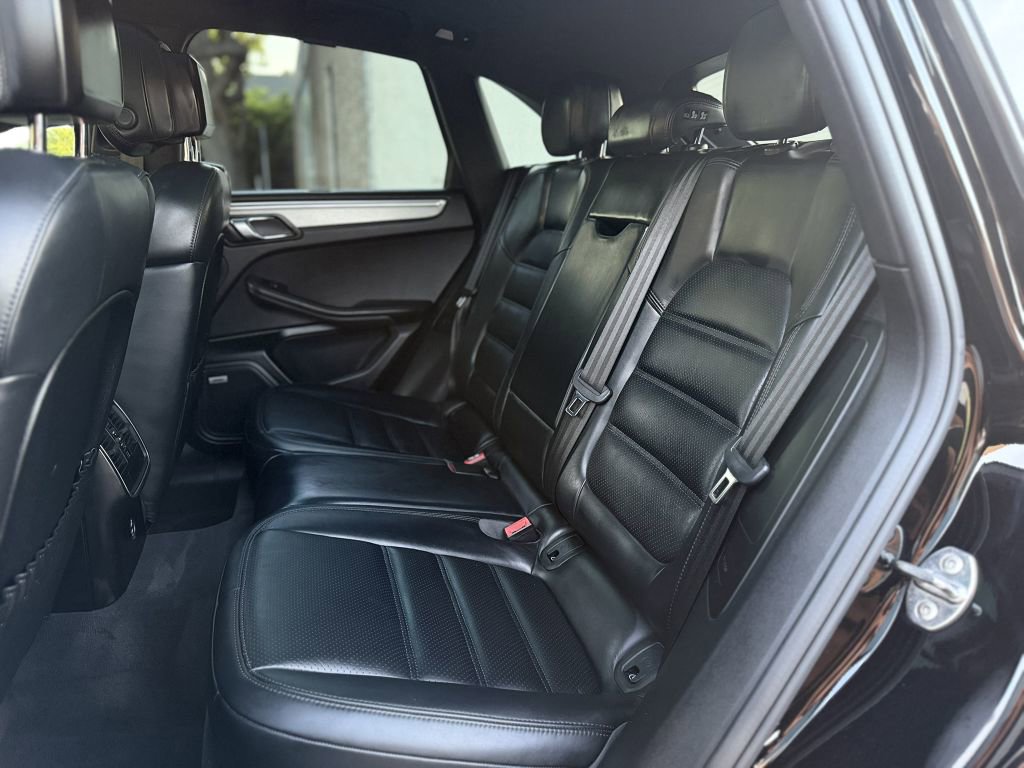 Used 2020 Porsche Macan Turbo AWD/4WD image 22