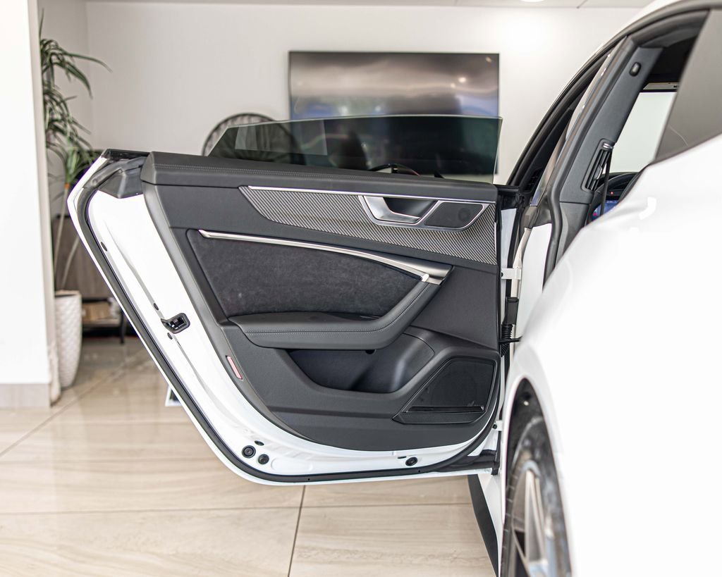 Used 2025 Audi RS 7 Performance AWD/4WD image 36