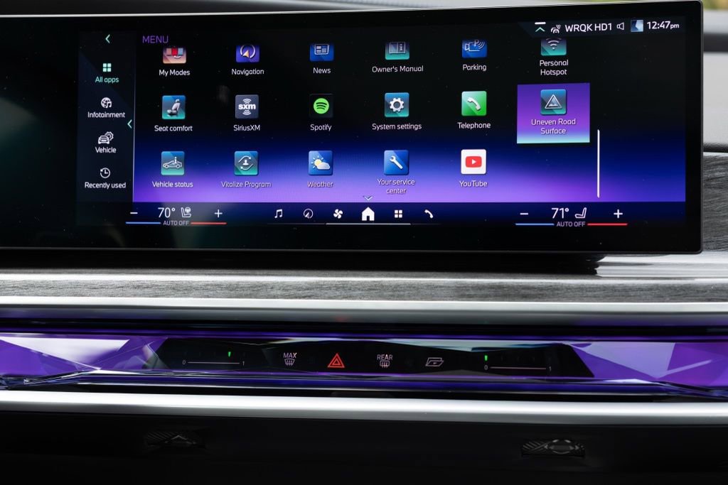 Used 2024 BMW 760i xDrive w/ Premium Package 2 image 39