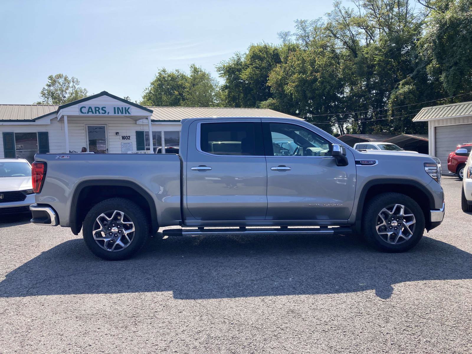 Used 2024 GMC Sierra 1500 SLT w/ SLT Premium Plus Package image 2