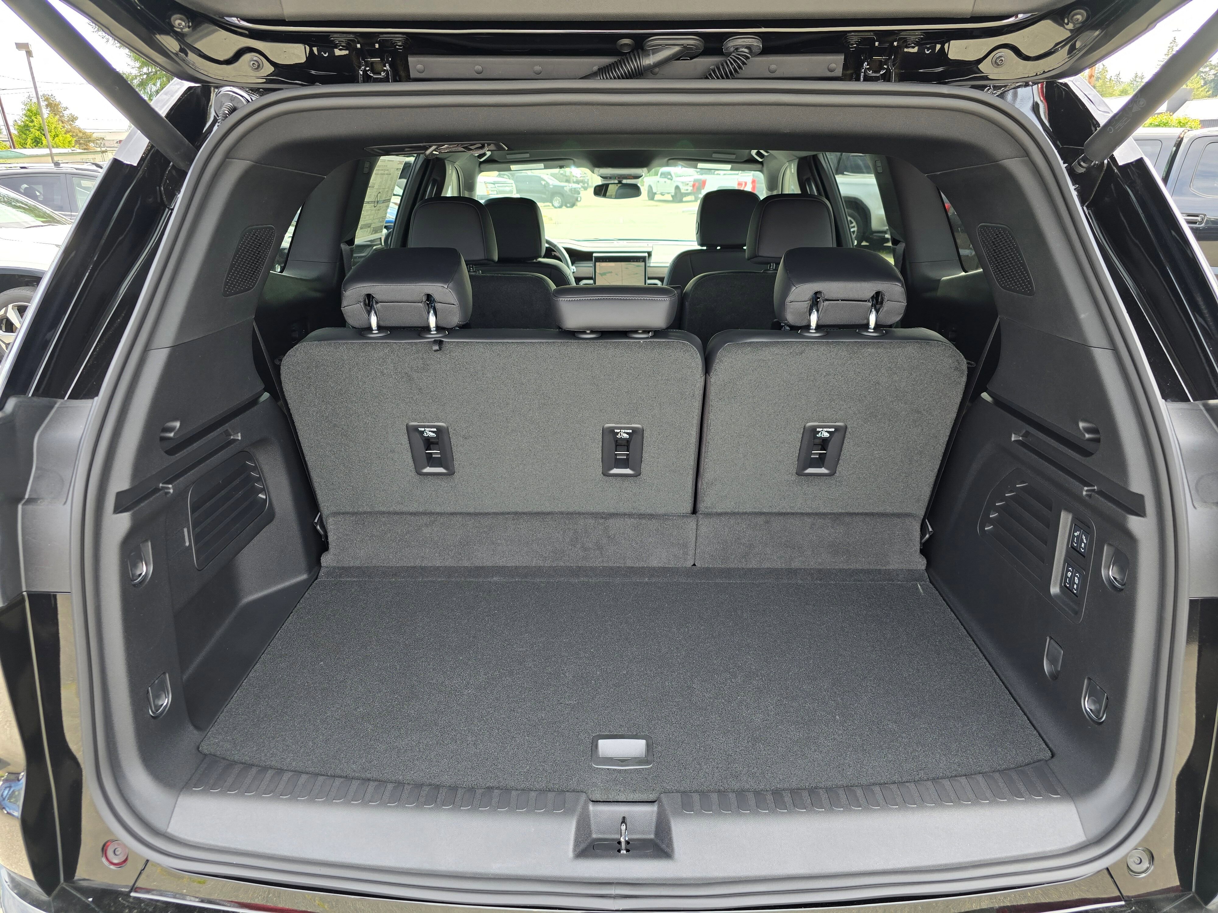 New 2025 GMC Acadia Denali image 16