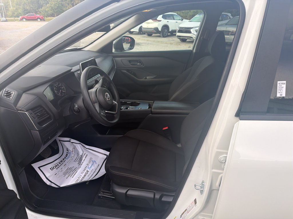 Used 2024 Nissan Rogue S FWD image 13