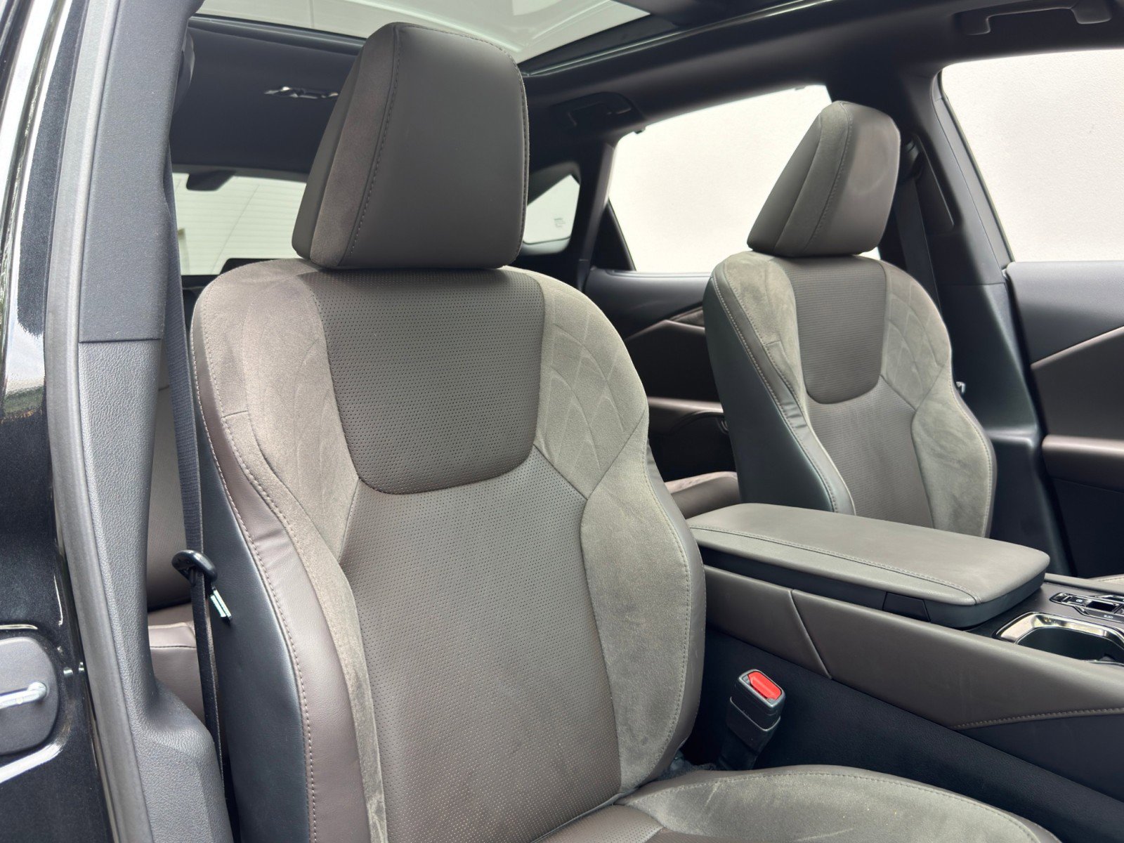 Used 2023 Lexus RX 350 w/ Luxury Package image 39