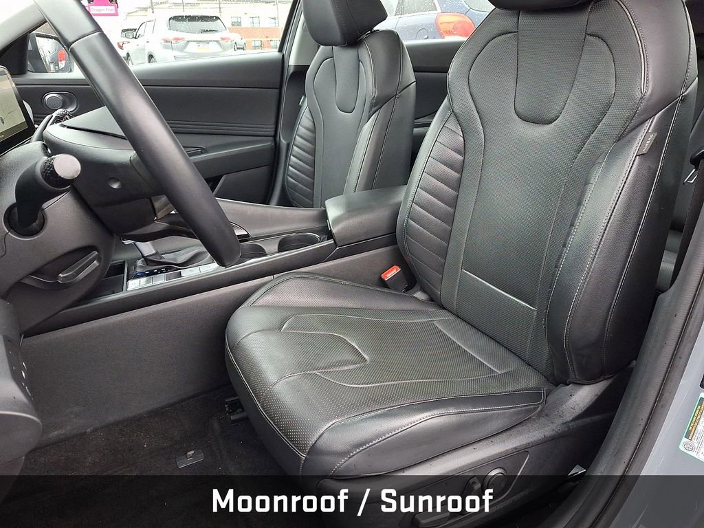 Used 2023 Hyundai Elantra Limited w/ Preferred Accessory Package image 13