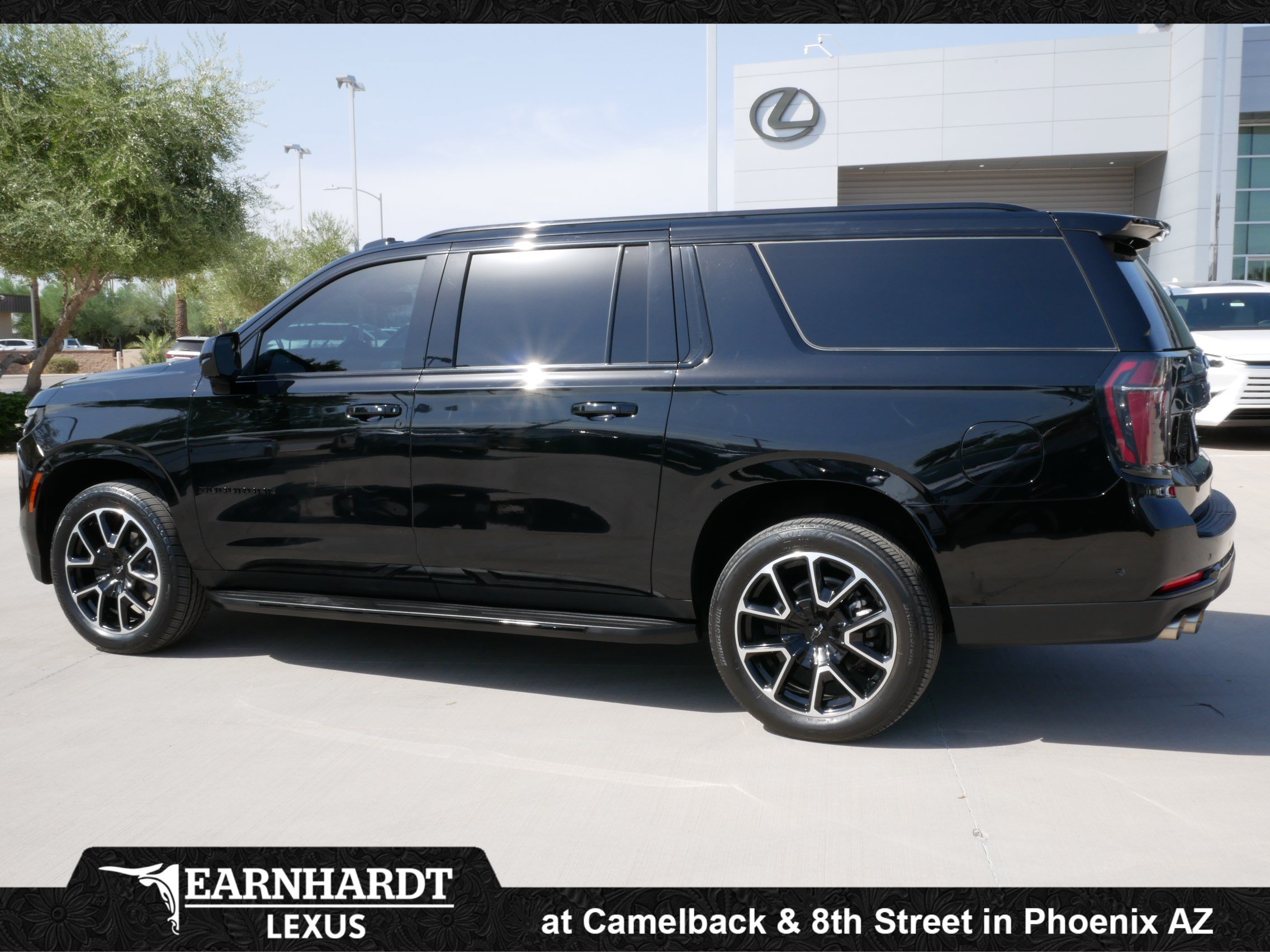 Used 2025 Chevrolet Suburban RST w/ Sun And Tow Package AWD/4WD image 5
