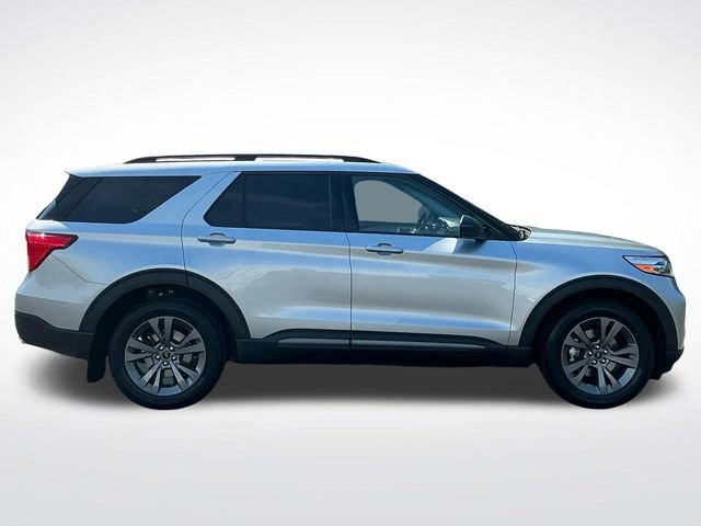 Used 2022 Ford Explorer XLT w/ Equipment Group 202A AWD/4WD image 7
