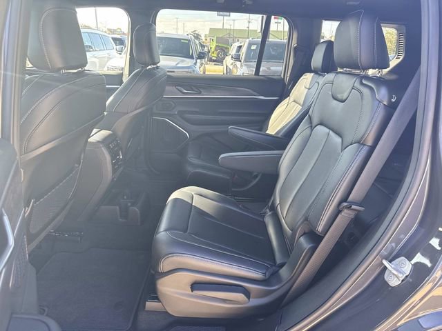 Used 2025 Jeep Grand Cherokee L Limited w/ Black Appearance Package image 16