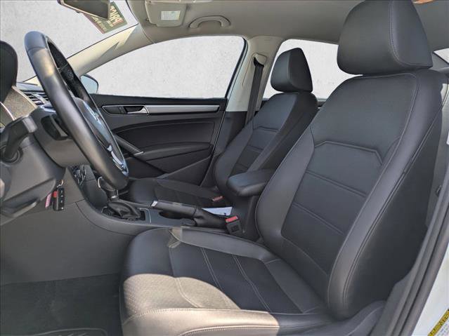 Used 2017 Volkswagen Passat 1.8T R-Line w/ R-Line Lighting Package FWD image 15