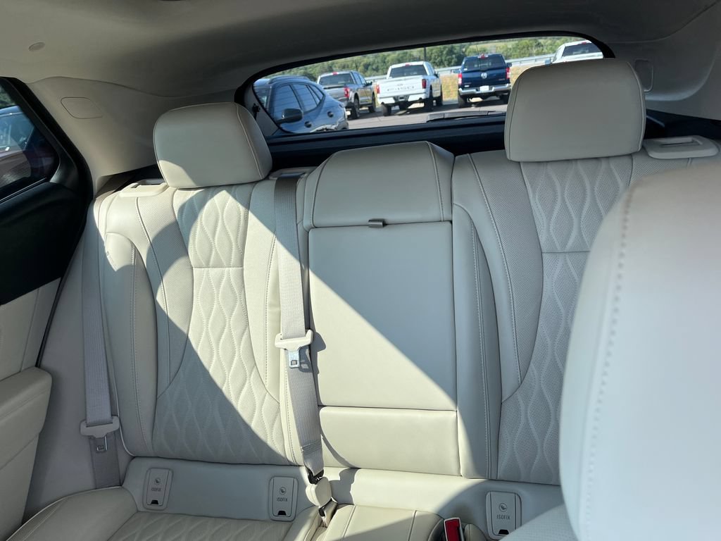 Used 2023 Buick Envision Avenir AWD/4WD image 13