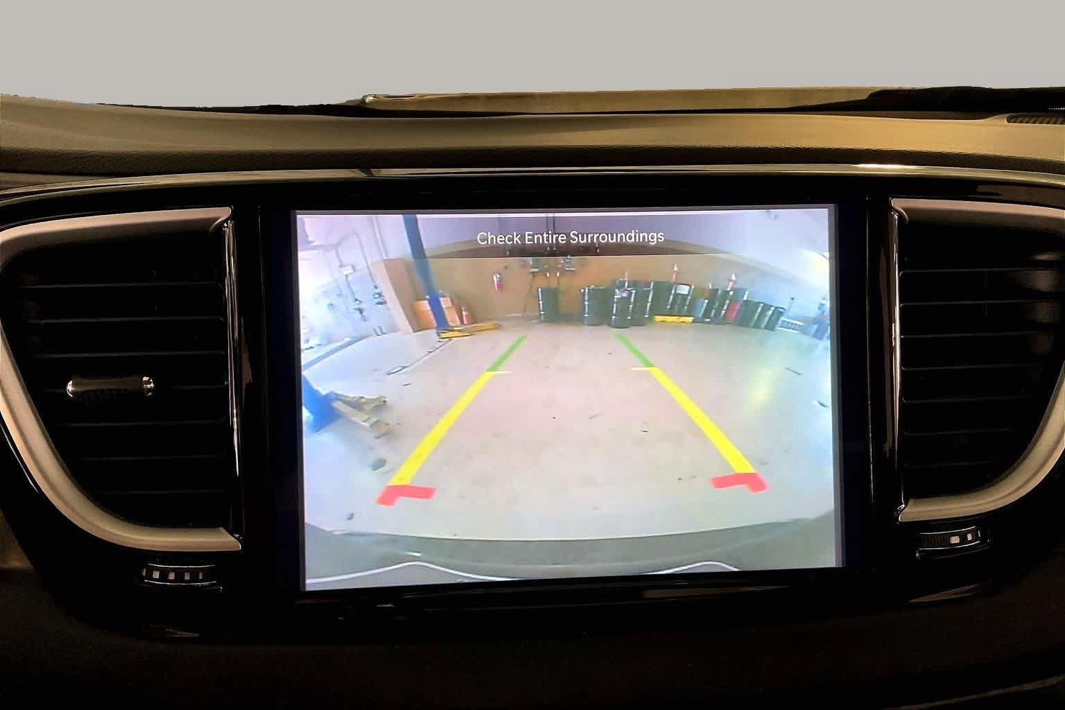 Used 2024 Chrysler Pacifica Touring-L FWD image 26