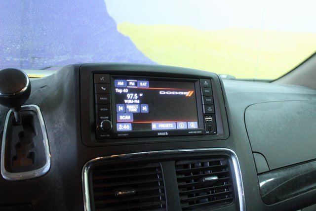 Used 2018 Dodge Grand Caravan SE w/ UConnect Hands-Free Group image 11