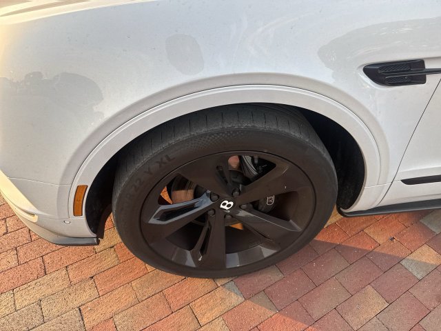 Used 2019 Bentley Bentayga AWD/4WD image 2