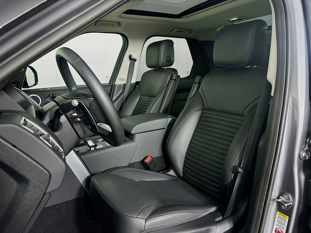 Used 2024 Land Rover Discovery S image 22