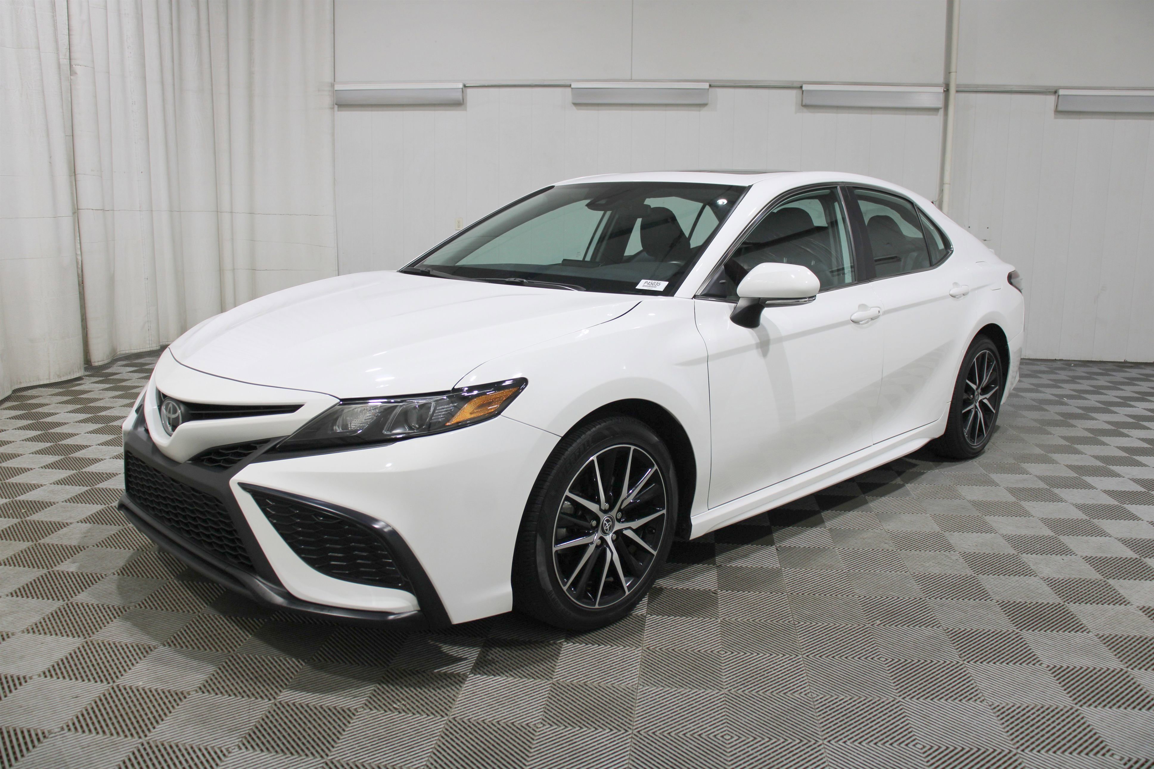 Used 2023 Toyota Camry SE image 33