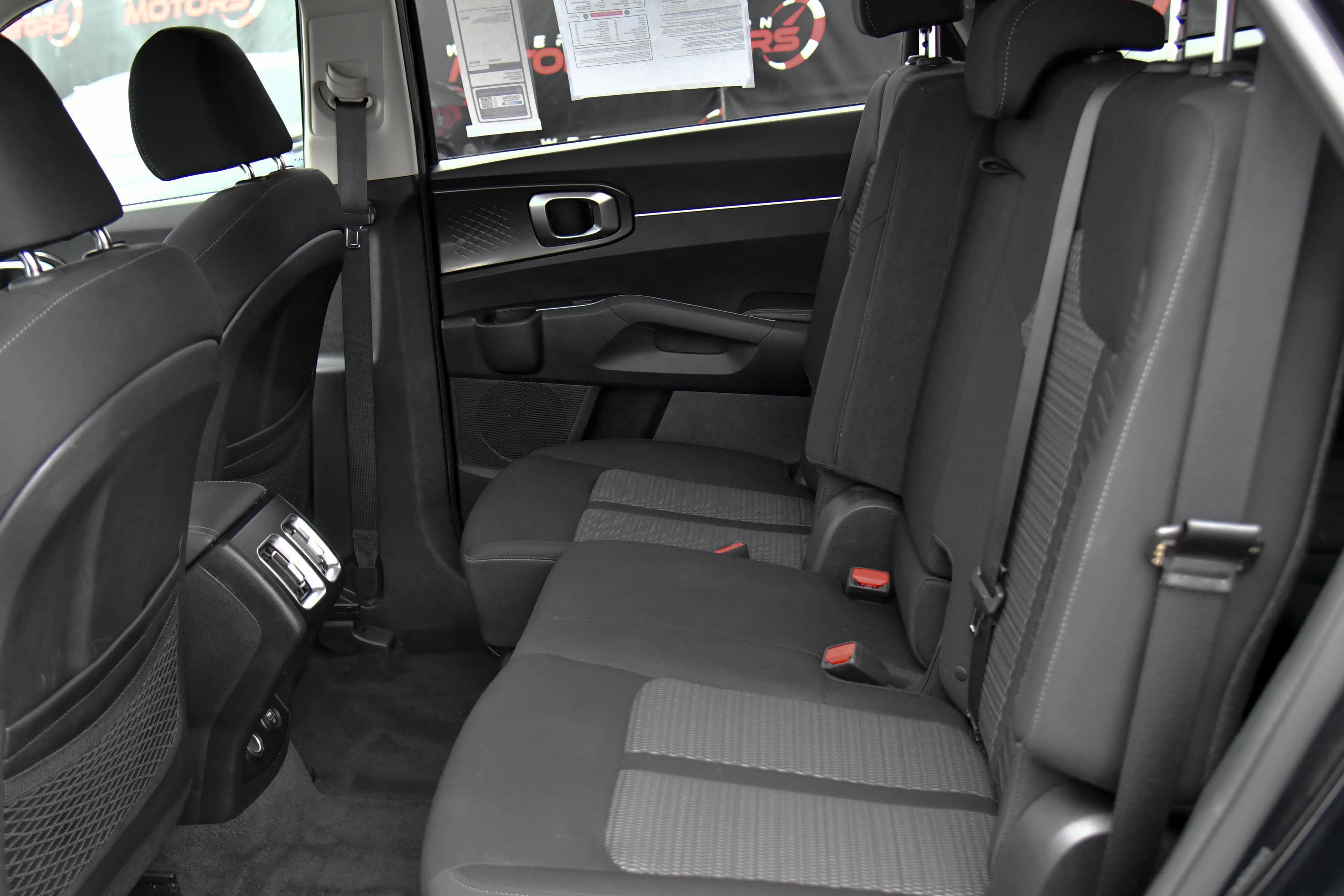 Used 2023 Kia Sorento LX image 31