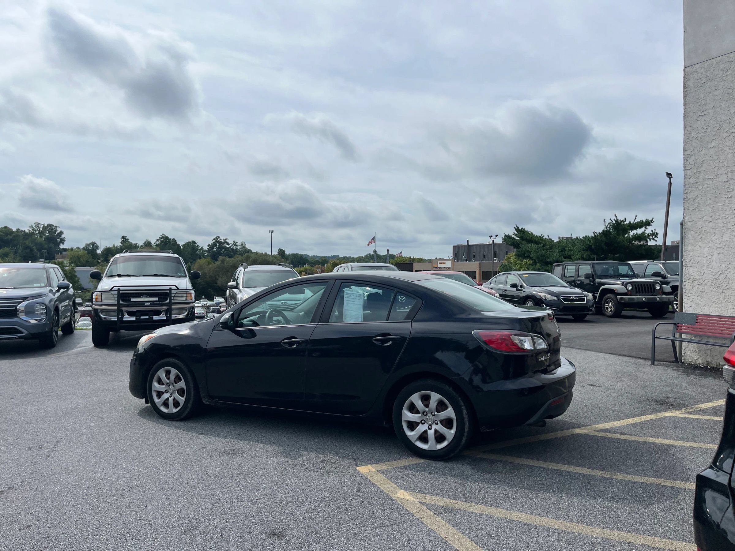 Used 2011 MAZDA MAZDA3 i Sport FWD image 3