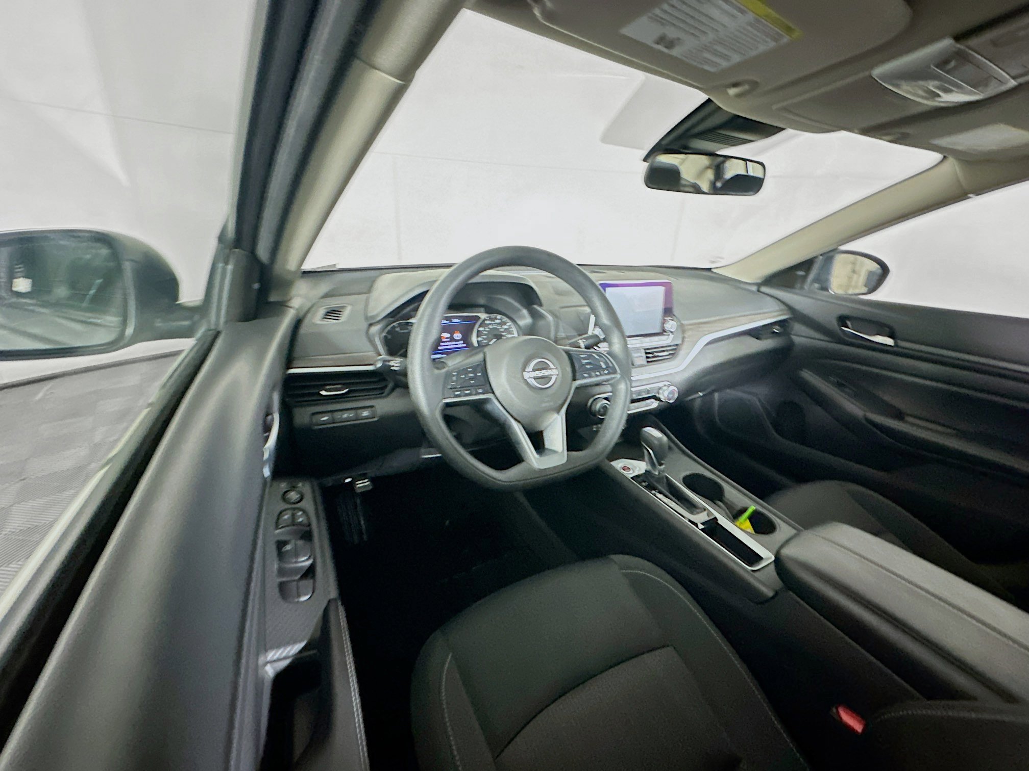 Used 2025 Nissan Altima 2.5 SV image 18