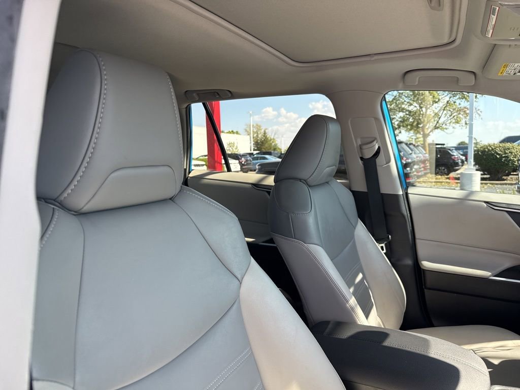 Used 2020 Toyota RAV4 XLE Premium image 30