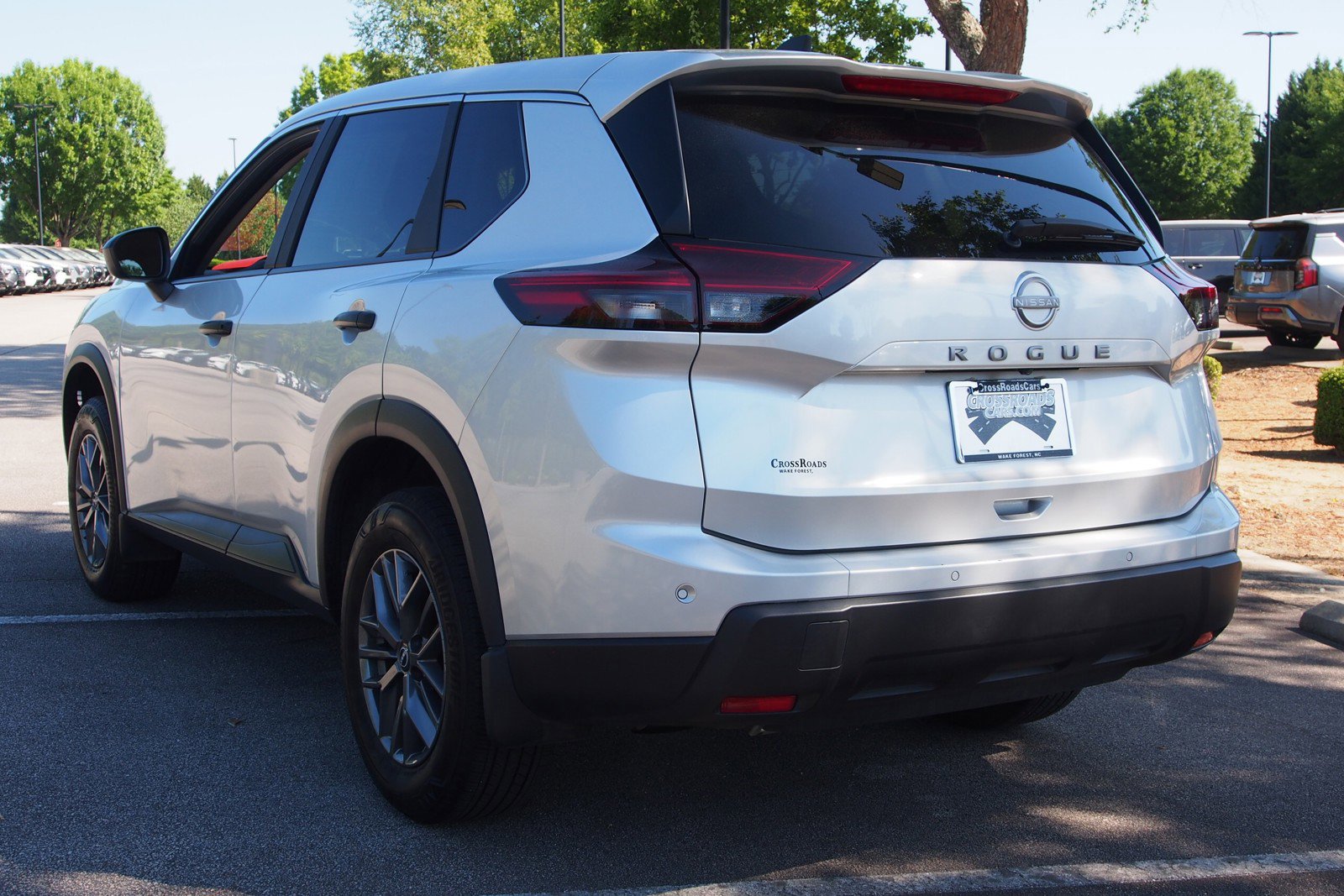Used 2025 Nissan Rogue S FWD image 5