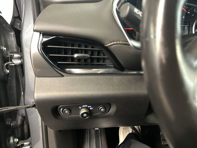 Used 2019 Chevrolet Traverse LT FWD image 19