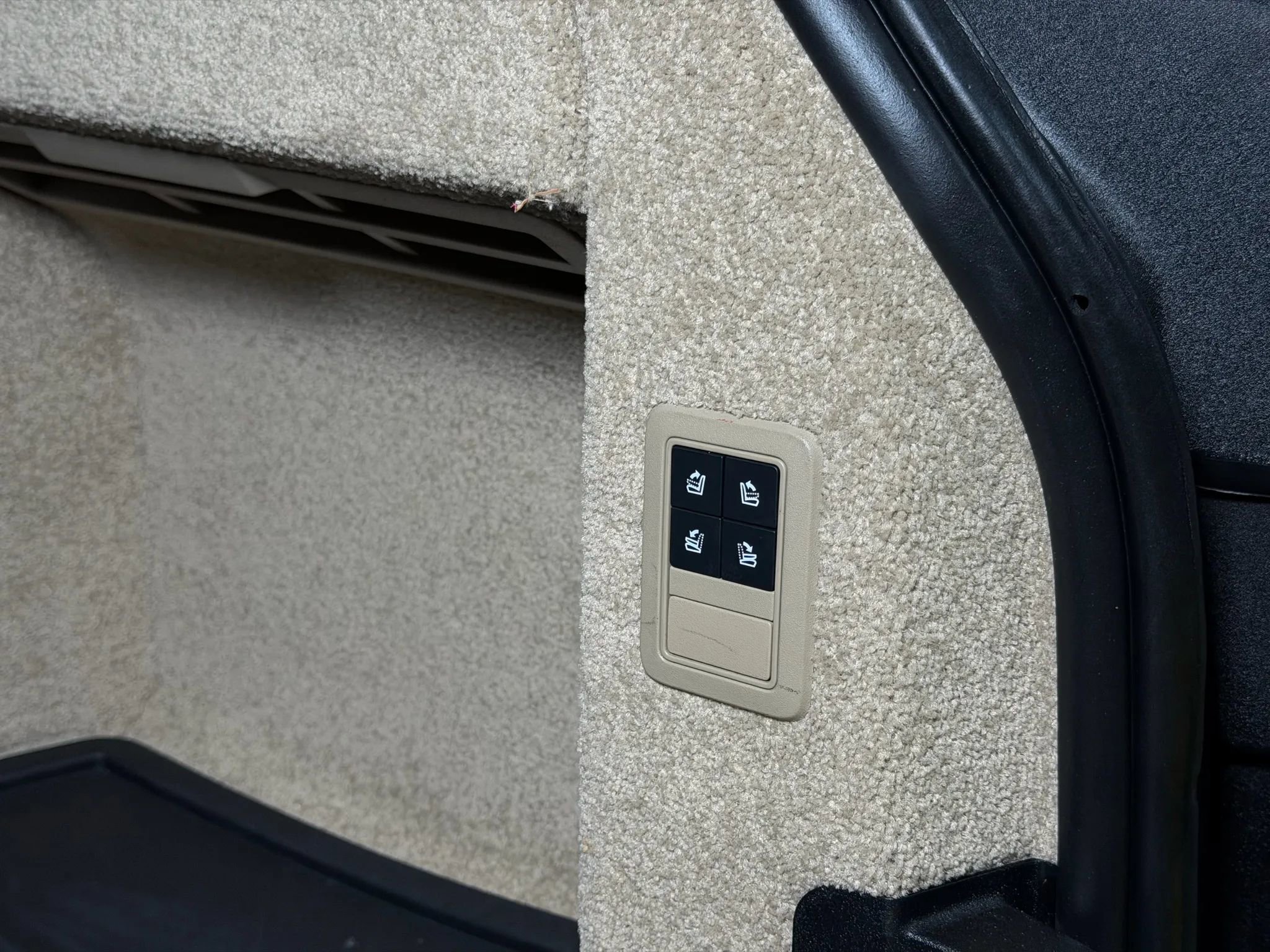 Used 2016 Land Rover Range Rover HSE image 16