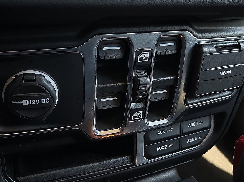 Used 2024 Jeep Wrangler Sahara image 16