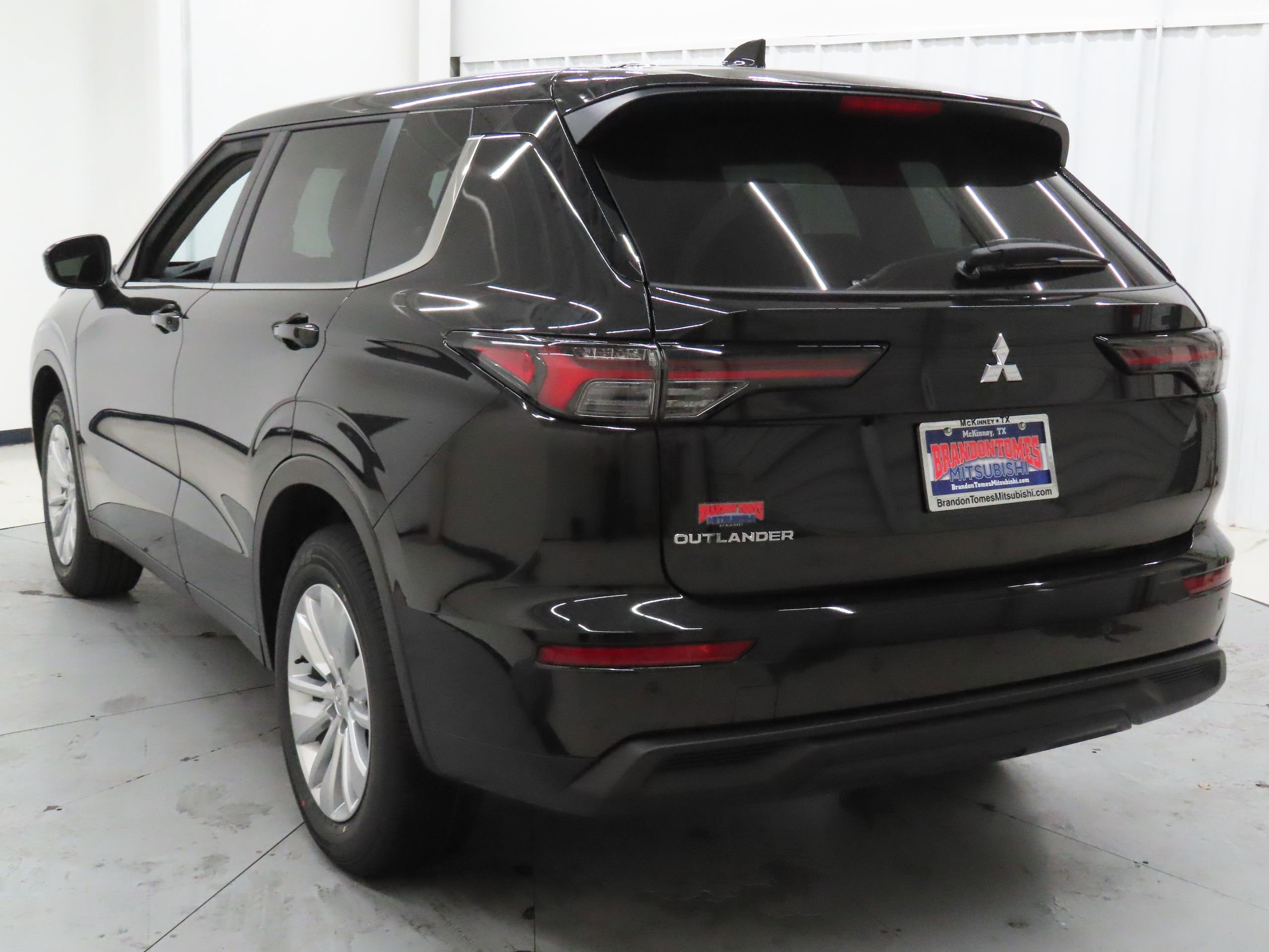 New 2026 Mitsubishi Outlander ES image 5