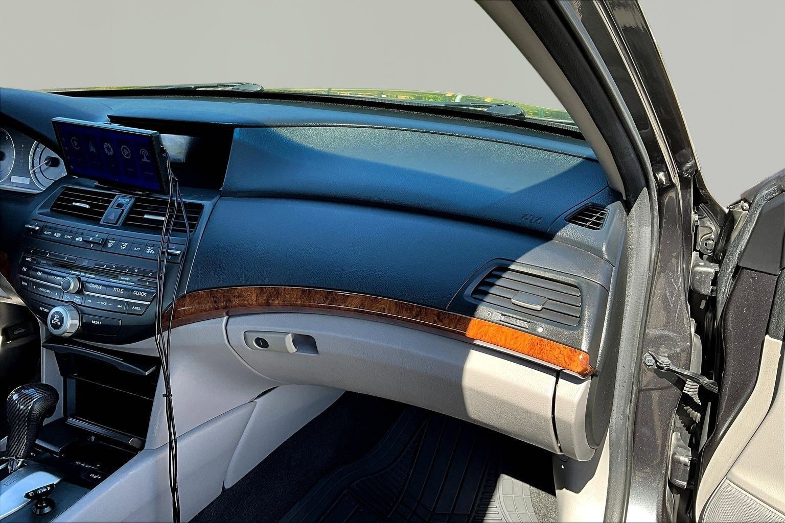 Used 2011 Honda Accord EX-L image 26