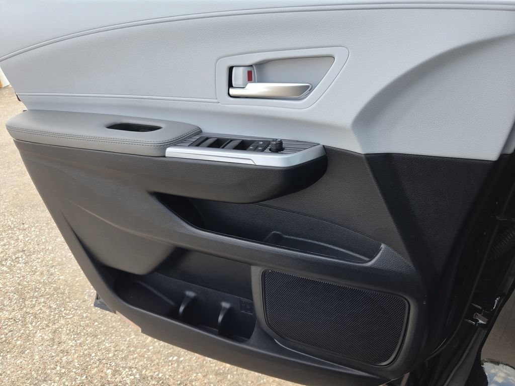 Used 2026 Toyota Sienna XLE FWD image 26