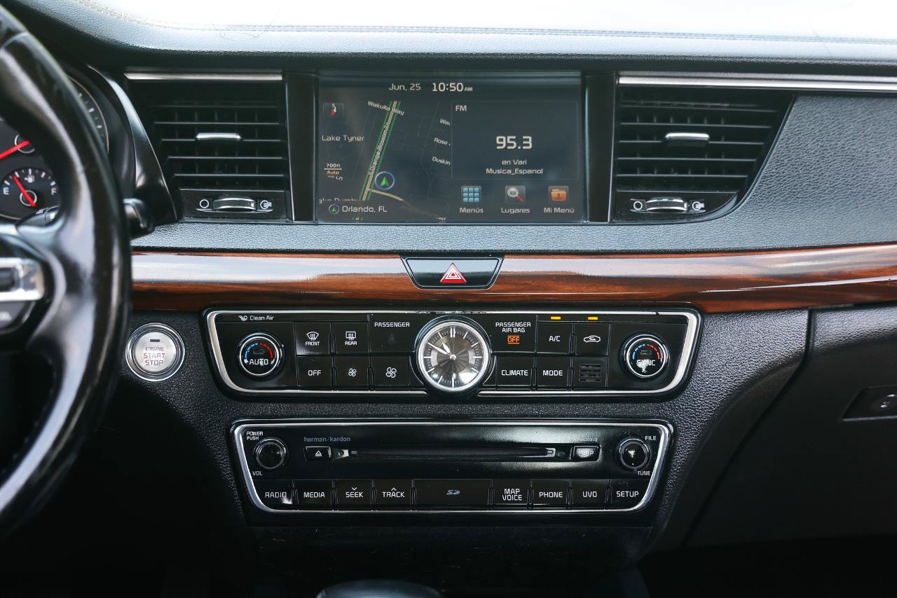Used 2017 Kia Cadenza Premium w/ Luxury Package FWD image 31