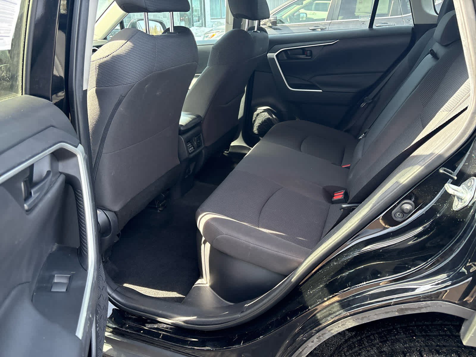 Used 2021 Toyota RAV4 LE image 11