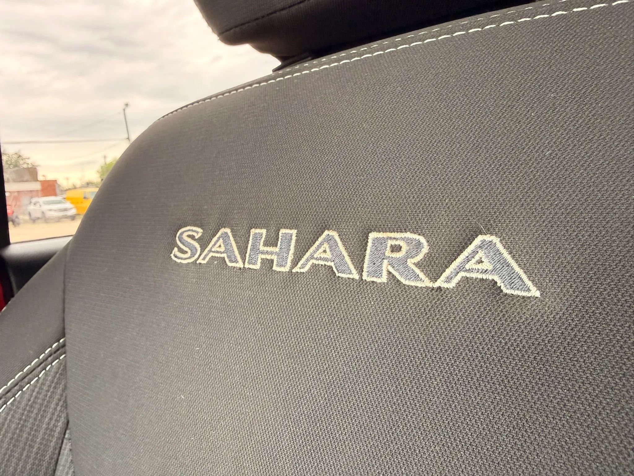 Used 2018 Jeep Wrangler Unlimited Sahara AWD/4WD image 28