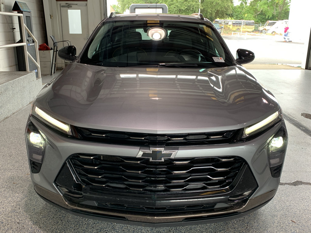 Used 2025 Chevrolet Trax ACTIV w/ Driver Confidence Package FWD image 2