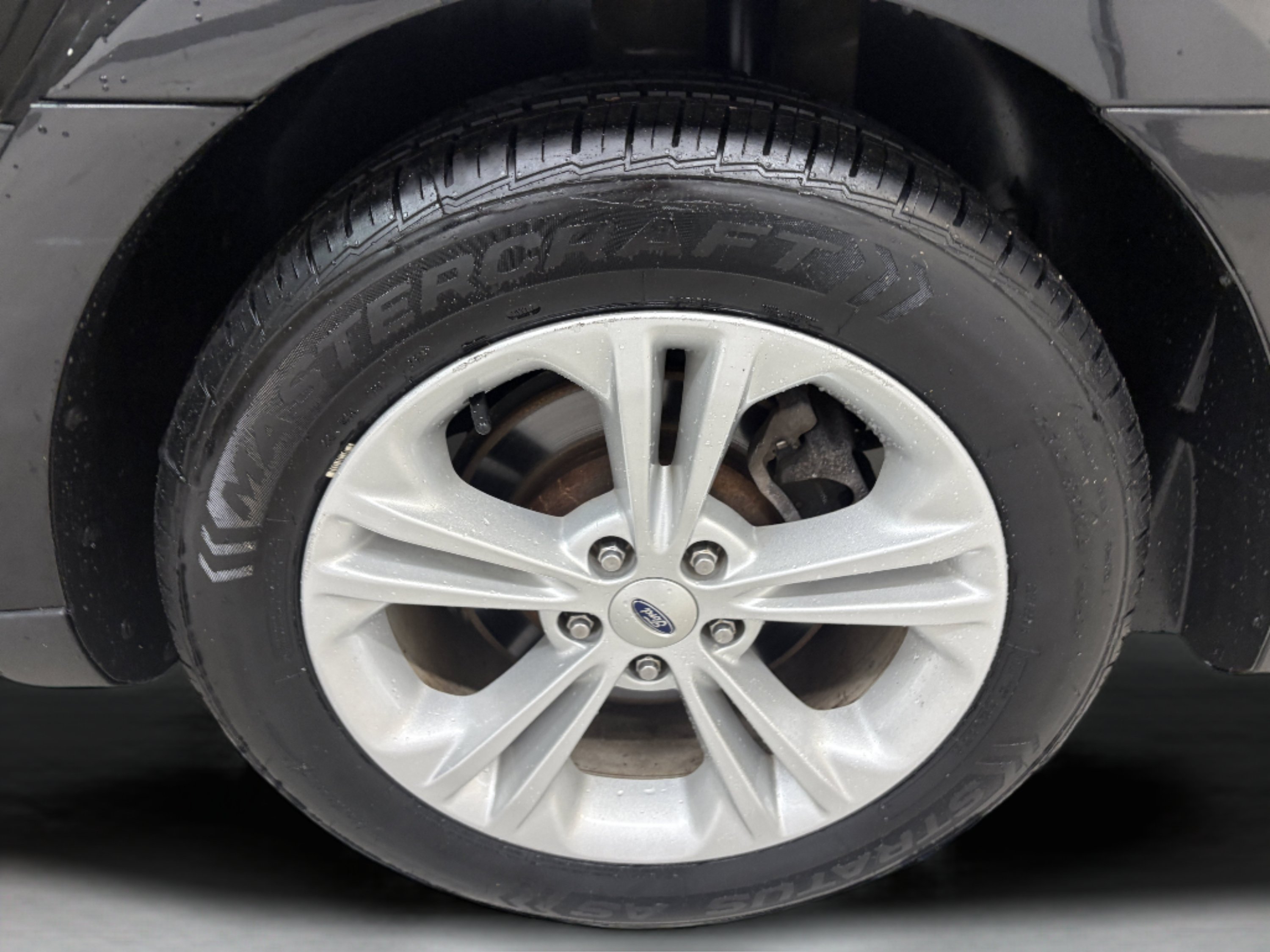 Used 2015 Ford Taurus SE FWD image 8