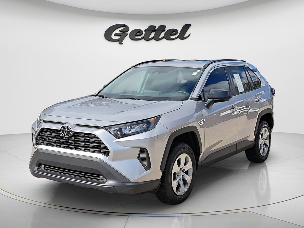Used 2021 Toyota RAV4 LE image 1