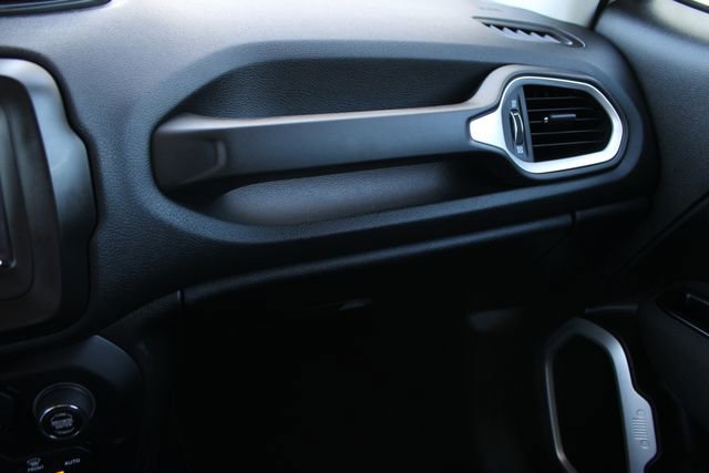 Used 2021 Jeep Renegade Latitude AWD/4WD image 19