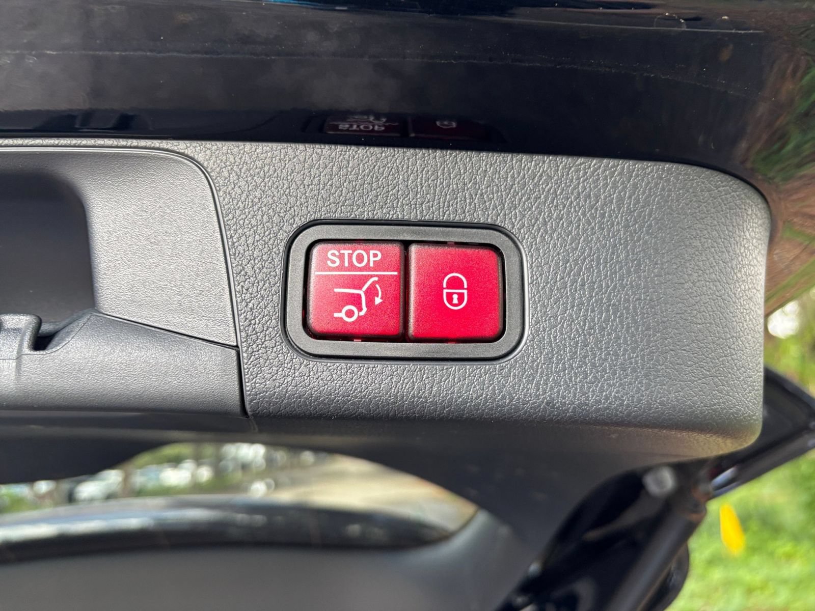 Used 2025 Mercedes-Benz GLB 250 4MATIC image 23