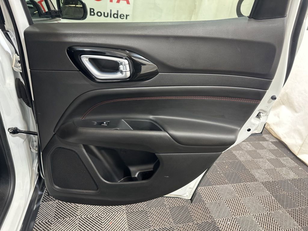 Used 2025 Jeep Compass Trailhawk image 14