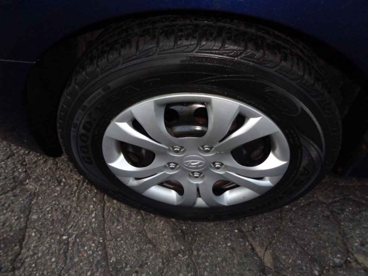 Used 2010 Hyundai Elantra GLS image 29