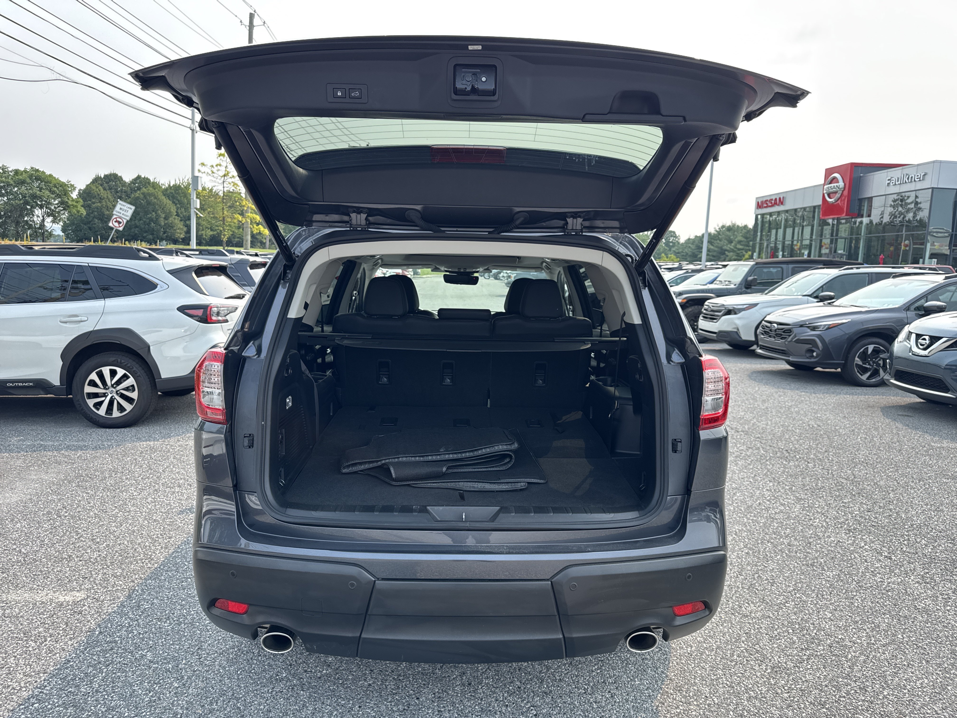 Used 2023 Subaru Ascent Limited w/ Technology Package AWD/4WD image 31