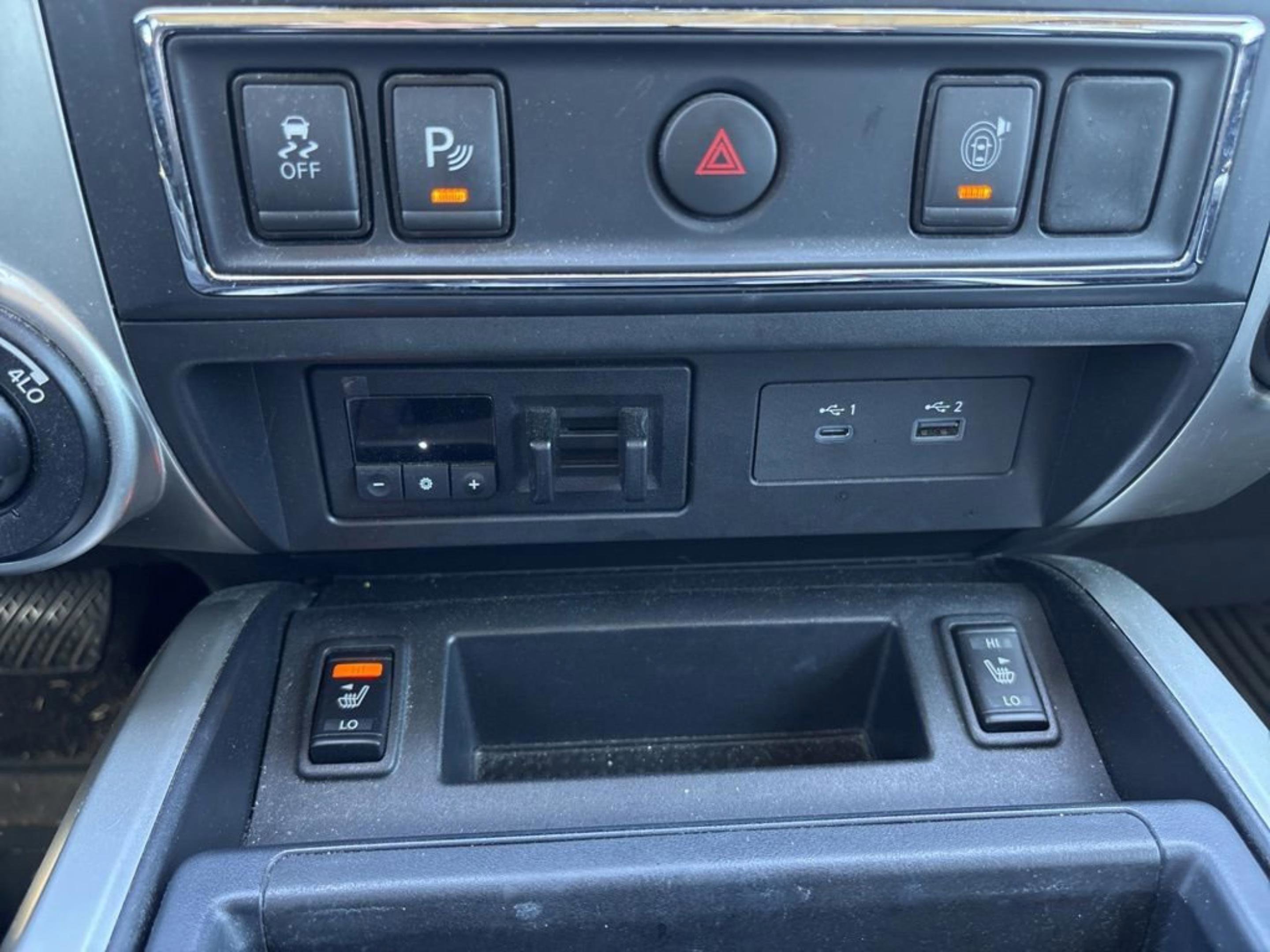 Used 2020 Nissan Titan SV w/ SV Convenience Package image 19