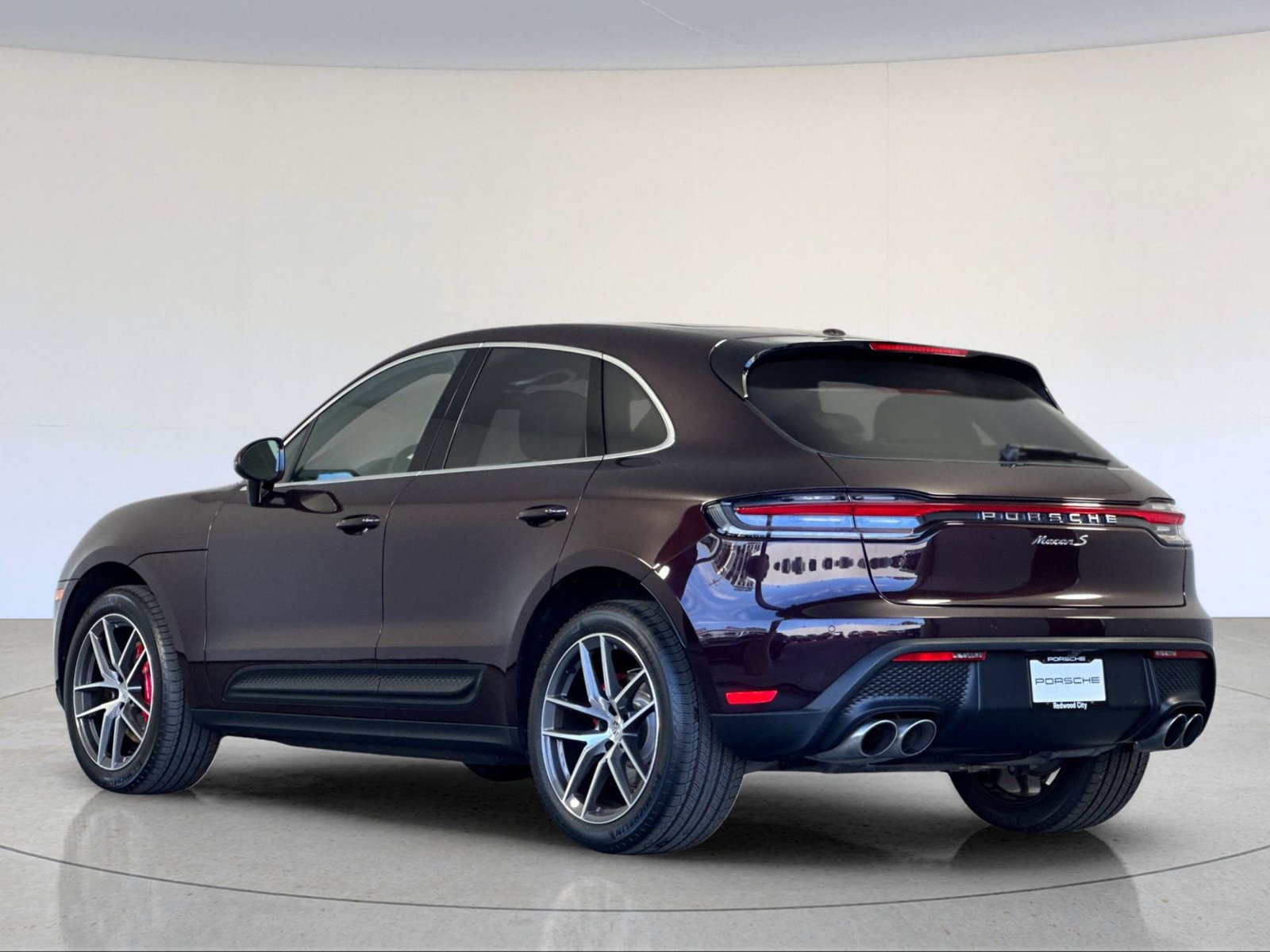 Certified 2023 Porsche Macan S AWD/4WD image 3
