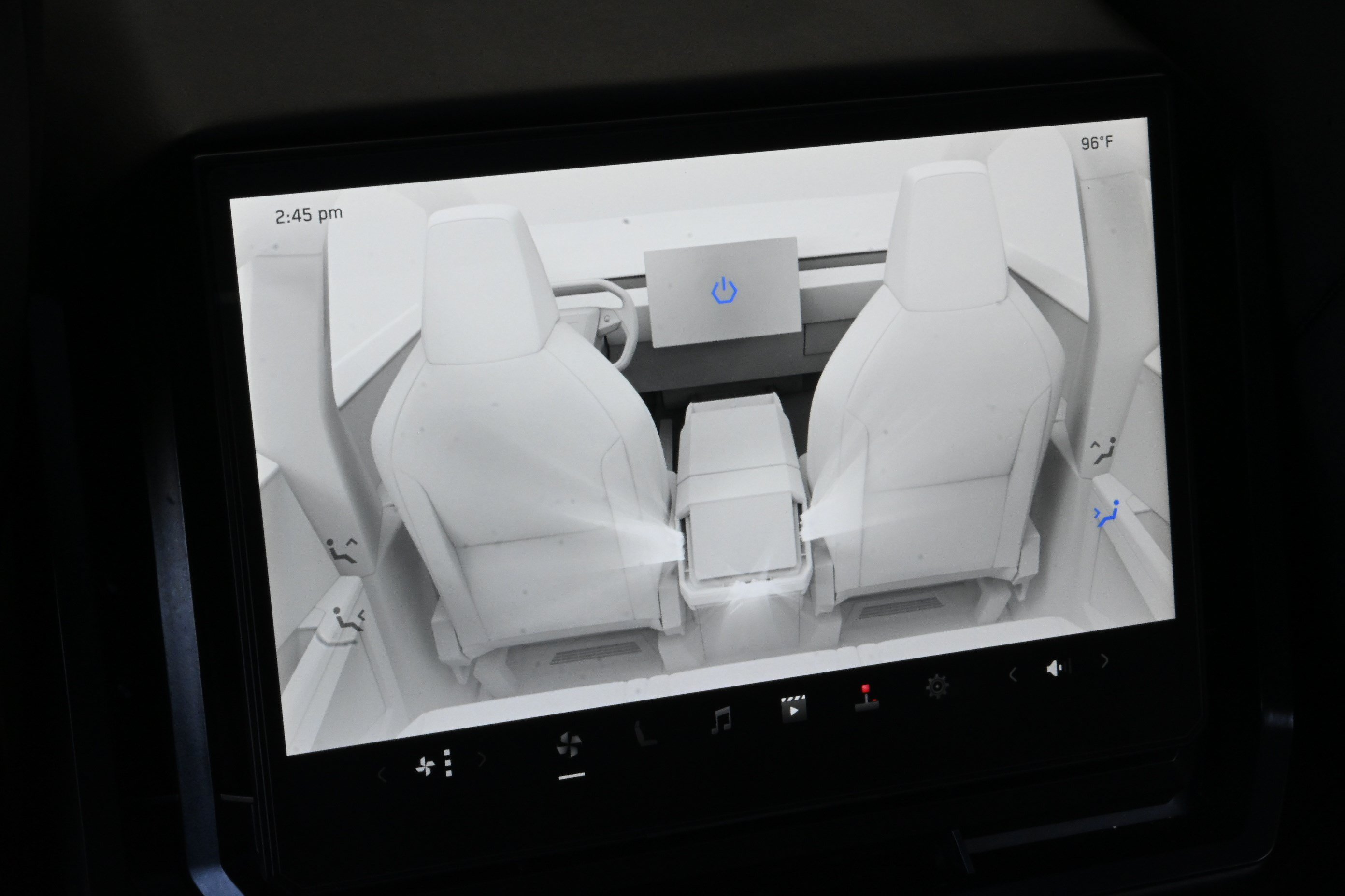 Used 2025 Tesla Cybertruck AWD Crew Cab image 33